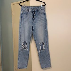 American Eagle Outfitters mom jean